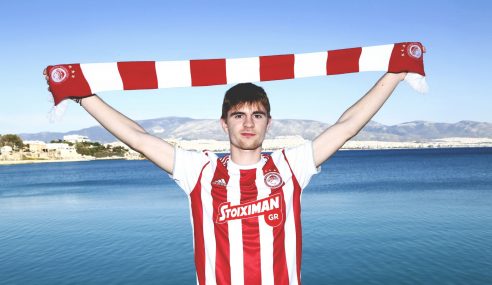 Olympiacos-GRE anuncia contratação de lateral-esquerdo de 17 anos