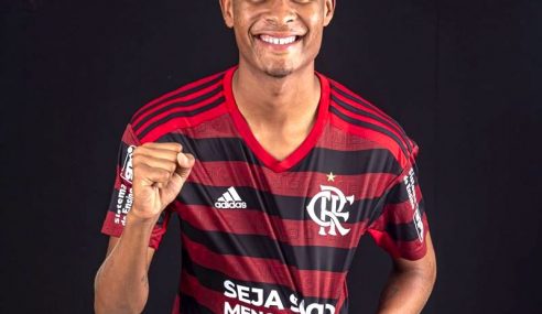 Flamengo aceita negociar lateral recém-promovido ao sub-20