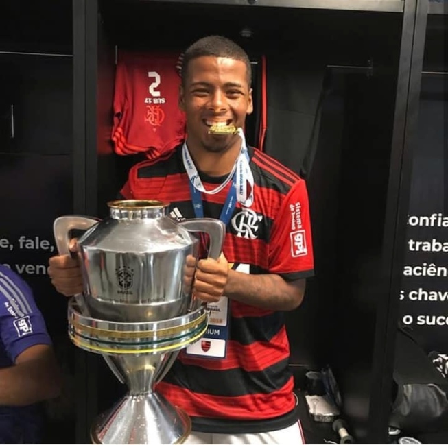 Lateral sub-20 do Flamengo está próximo do acerto com o Cruzeiro