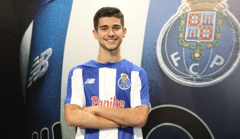 Jorge Meireles assina primeiro contrato profissional com o Porto-POR