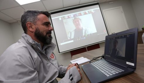 Analista de desempenho do Internacional aproxima profissional e base colorada