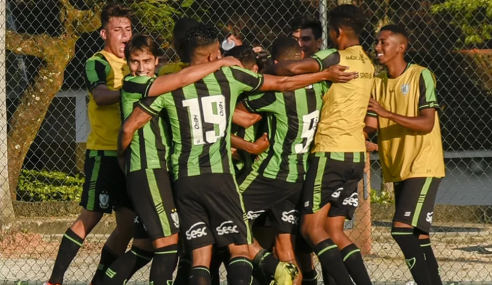 América-MG reativa contratos suspensos das categorias de base