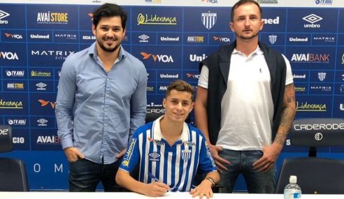 Avaí contrata lateral-esquerdo para a equipe sub-17