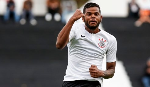Corinthians estende vínculo com artilheiro do sub-20