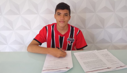 São Paulo assina contrato de formação com joia de 14 anos