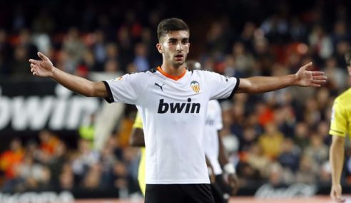 Manchester City-ING contrata promessa do Valencia-ESP