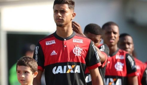 Flamengo vende lateral da base para o Al Wahda, dos Emirados Árabes