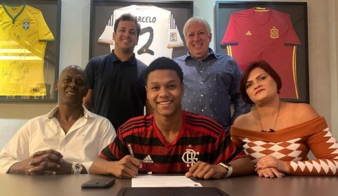 Flamengo assina primeiro contrato profissional com joia de 16 anos