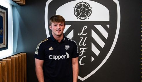De volta à Premier League, Leeds United contrata jovem Joe Gelhardt