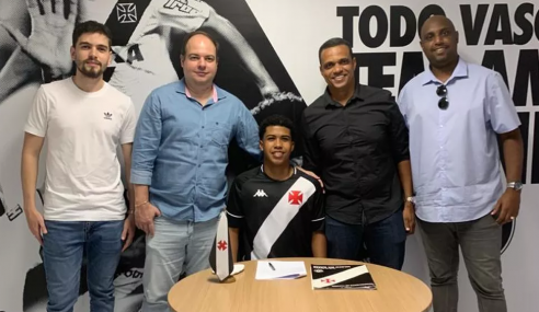 Capitão do sub-17 assina contrato com o Vasco e tem multa milionária