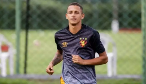 Sport Recife compra zagueiro do sub-20 e renova com lateral promovido ao profissional