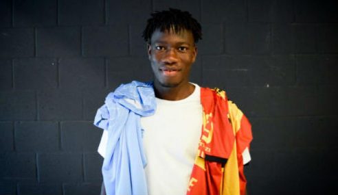 Manchester City-ING acerta com lateral do Mechelen-BEL