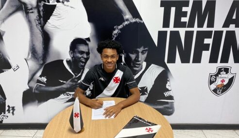 Vasco assina contrato de formação com o atacante Matheus Mota