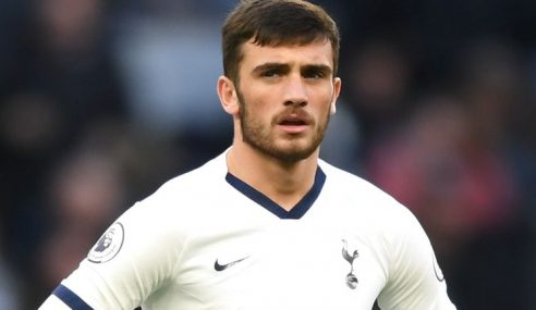 Tottenham empresta centroavante irlandês de 18 anos