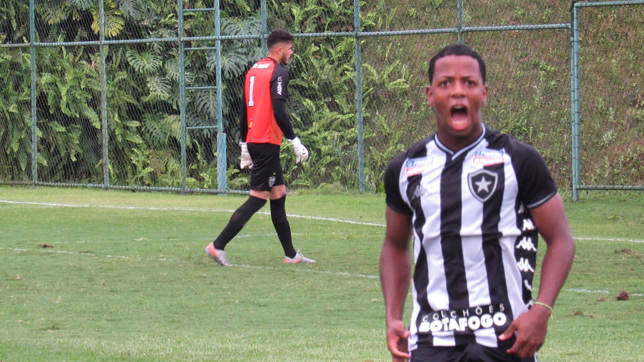 Atlético-MG abre 3 a 0, mas Botafogo busca o empate na abertura do Brasileirão sub-20