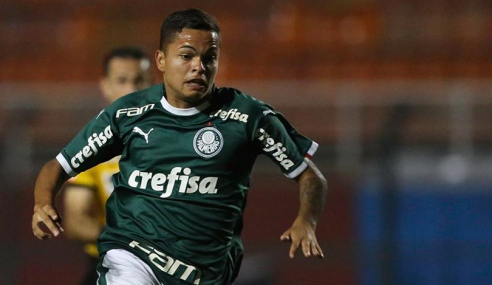 Palmeiras acerta retorno de promessa, que assina por três anos
