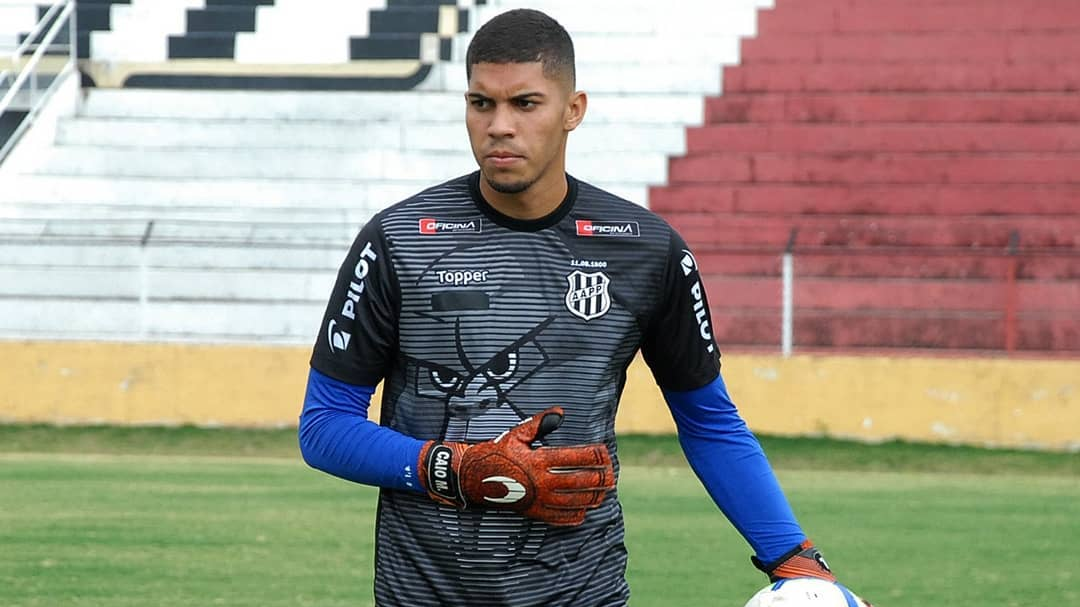 Ponte Preta renova com Guilherme Nogueira e libera goleiro da base