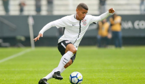 Lateral do sub-20 rompe ligamento e desfalca Corinthians