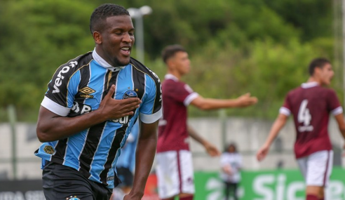 Grêmio renova com Elias, destaque da Copa São Paulo
