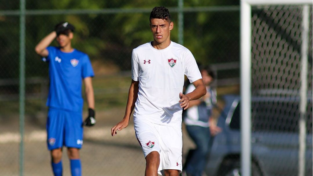 Fluminense renova com zagueiro do time sub-23