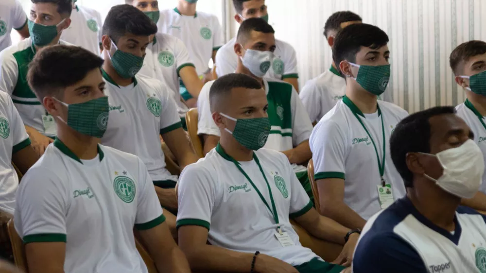 Base do Guarani volta aos treinos em Campinas