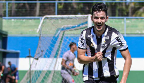 Atlético-MG empresa três jovens do time de transição