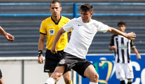 Corinthians recebe proposta de clube italiano por meia do sub-20