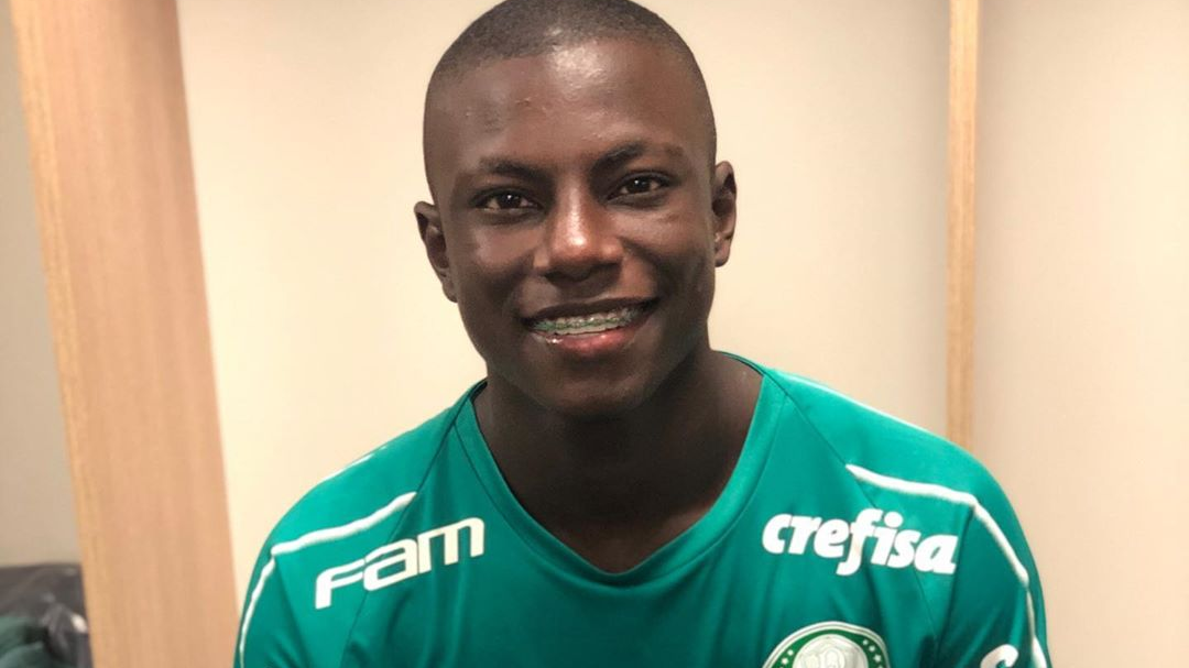 Palmeiras contrata atacante colombiano e libera goleiro do sub-20