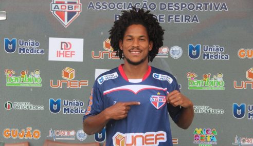 Bahia de Feira fecha contratação do jovem atacante Tico