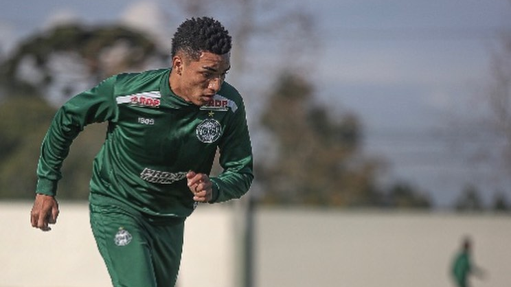 Coritiba encaminha venda de Igor Jesus a clube dos Emirados Árabes