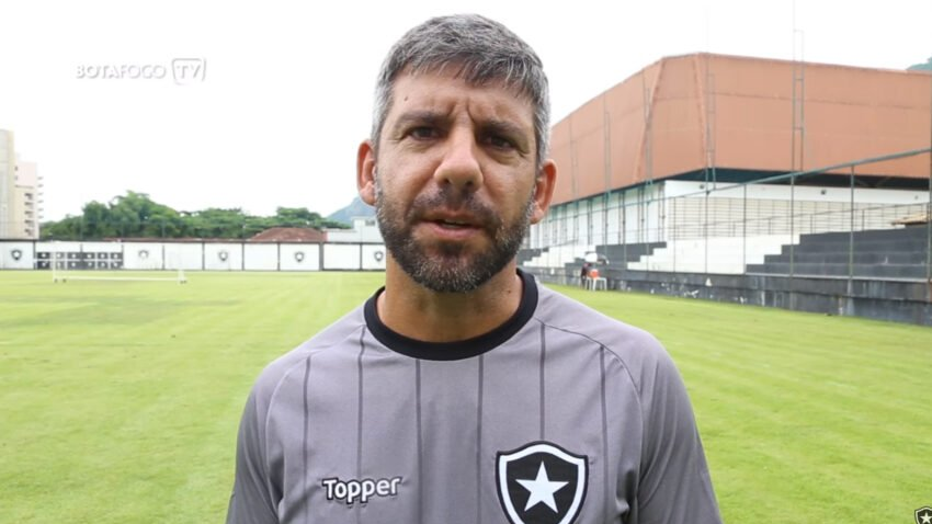 Botafogo demite Marcos Soares, técnico do sub-20