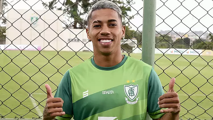 América-MG oficializa venda de Matheusinho a time de Israel