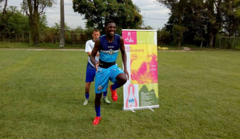 Duque de Caxias anuncia atacante do Macaé Esporte