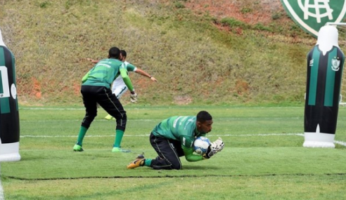 América-MG renova com dois jogadores do sub-20 e contrata volante