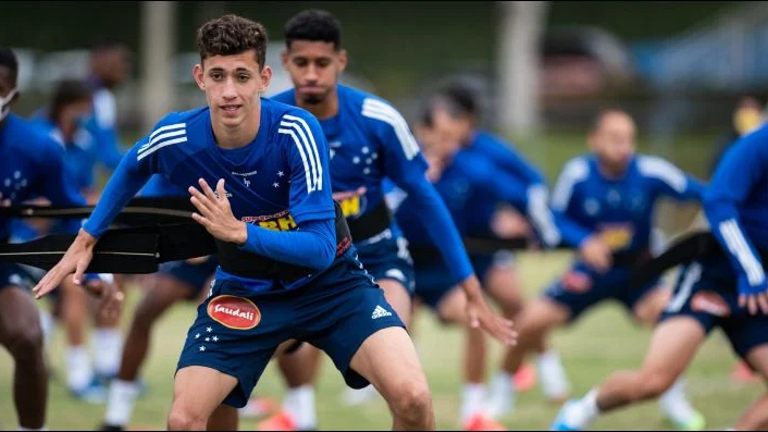 Stênio, do Cruzeiro, passa por cirurgia no ombro e não deve voltar em 2020