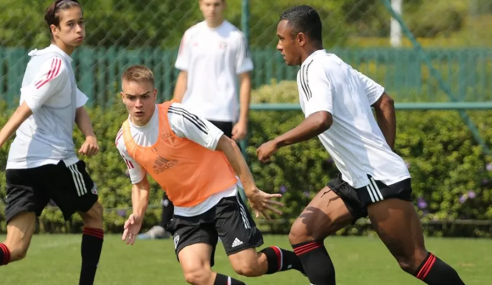 São Paulo retoma treinos do time sub-17 com novo técnico