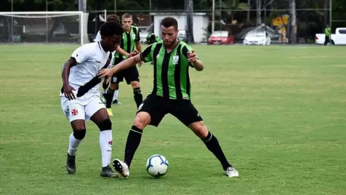 Lateral retorna à base do América-MG após curta passagem pelo Ituano