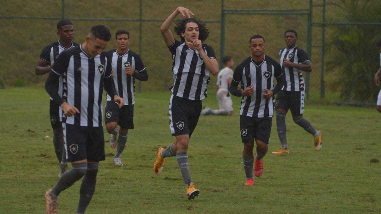 Botafogo vence Sport Recife e se aproxima do G-4 no Brasileirão sub-17