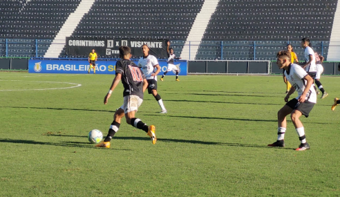 Com dois a menos, Corinthians segura o empate com o Vasco pelo Brasileirão sub-17