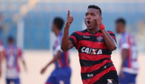 Vitória renova com Eron, emprestado ao Remo; lateral se despede