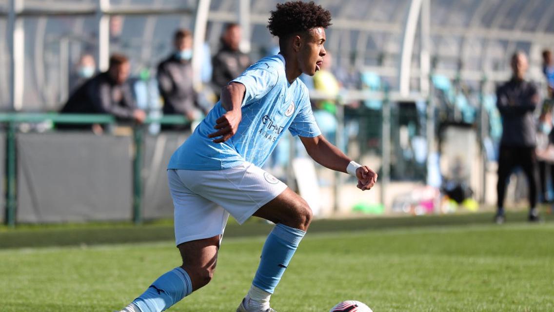 Manchester City vence fora e se mantém líder invicto do seu grupo no Inglês sub-18