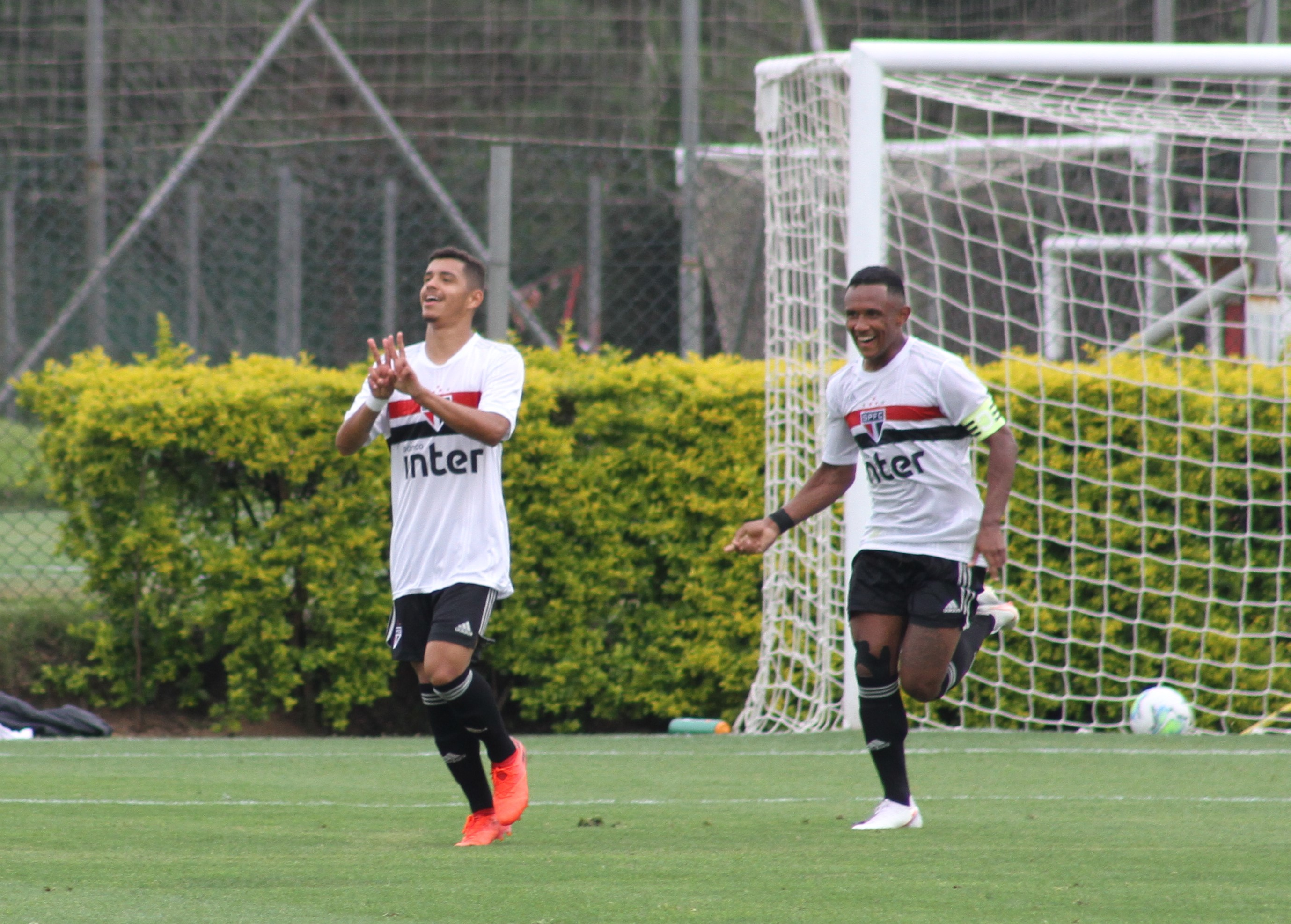 São Paulo vence, mantém 100% e deixa Inter na lanterna do grupo no Brasileirão sub-17