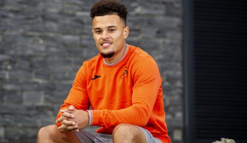Swansea City-ING contrata zagueiro do Manchester City-ING