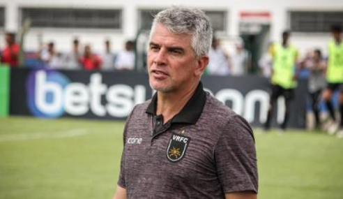 Técnico do sub-17, Neto Colucci deixa Botafogo e acerta com o Volta Redonda