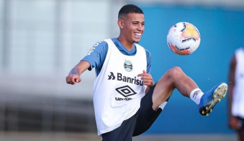 Grêmio negocia empréstimo de meia ao futebol europeu