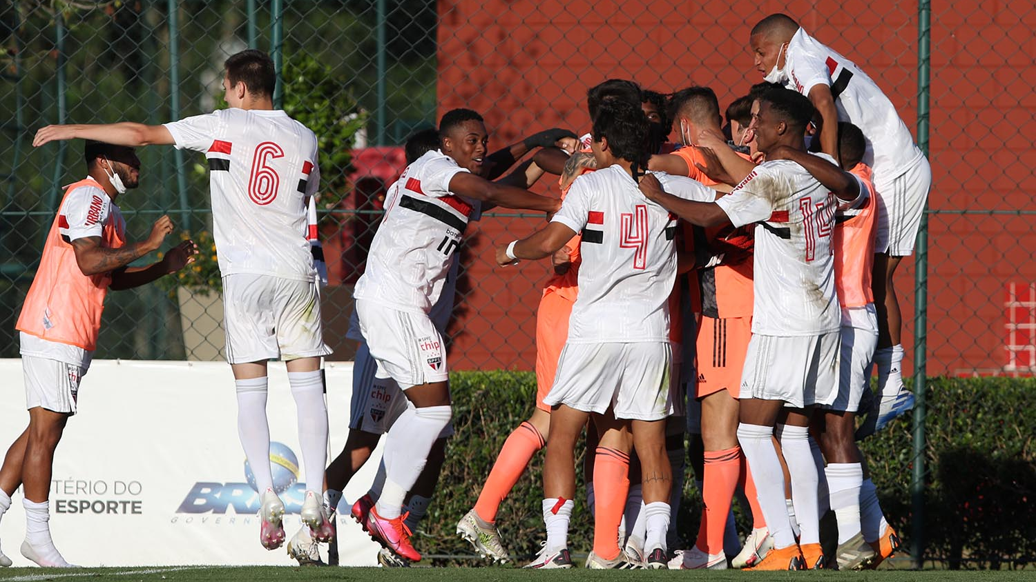 São Paulo busca empate e elimina Coritiba nos pênaltis na Copa do Brasil sub-20