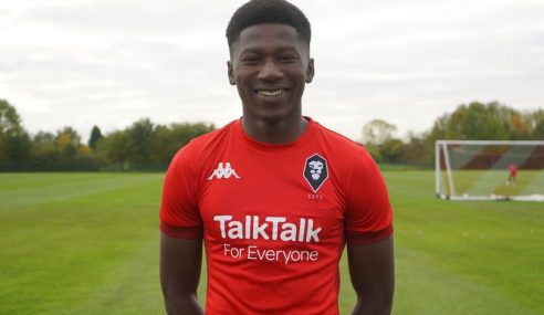 Zagueiro do Manchester United-ING concorda com empréstimo ao Salford City-ING