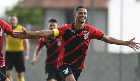 Com gols no segundo tempo, Athletico-PR bate Vitória pelo Brasileirão sub-17