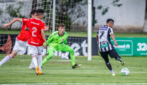 Ceará aproveita expulsão e vence Internacional pelo Brasileirão sub-17