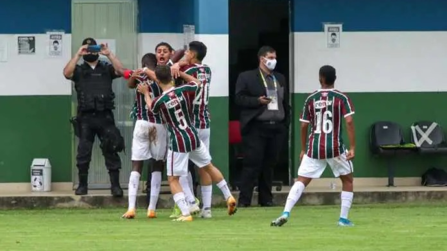 Em jogo com duas expulsões, Fluminense vence Vasco e vai às semifinais do Brasileirão sub-17